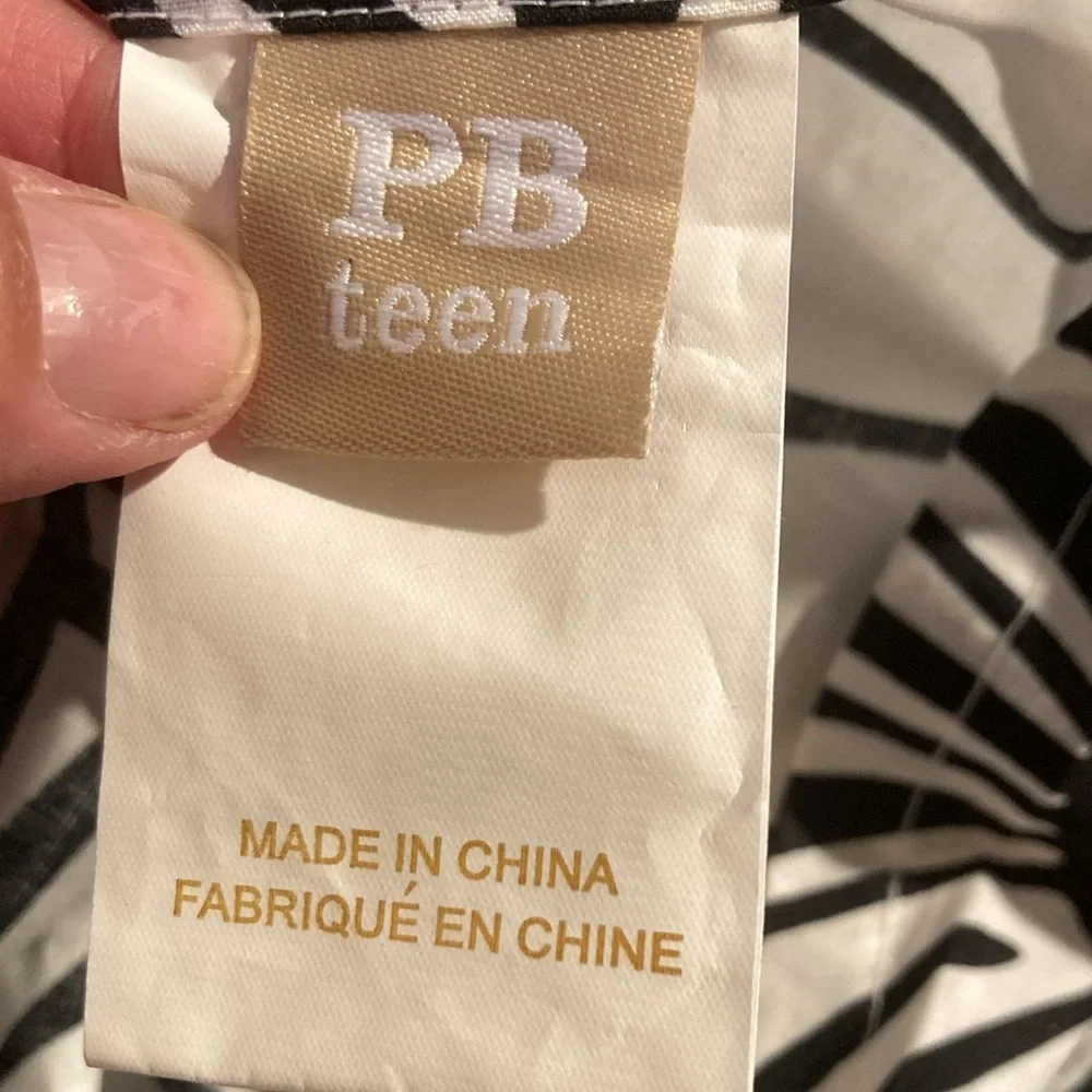 POTTERY BARN Teen Pillow Case Floral  Envelope Fold Over Closure Standard